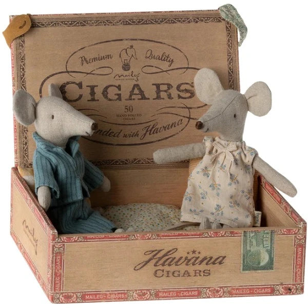 Mom & Dad Mice in Cigar Box