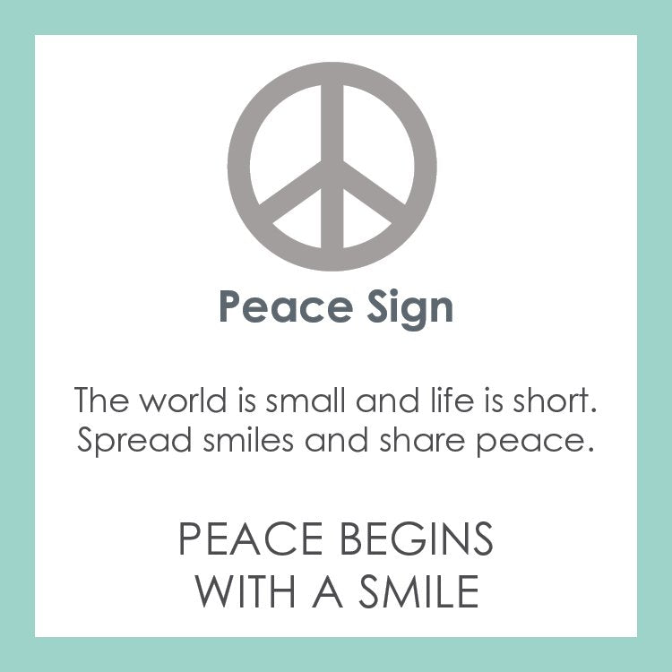 Lola Peace Sign Pendant | Silver