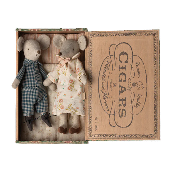 Grandma & Grandpa Mice in Cigar Box